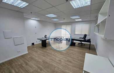 Imagem: O depósito possui 1 Vaga na garagem, 42m² de Área e está