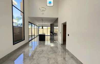 Imagem: A casa possui 3 Dormitórios, 1 Banheiro, 4 Vagas na garagem