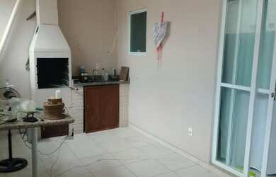 Imagem: A casa possui 1 Dormitório, 1 Banheiro, 1 Vaga na garagem e