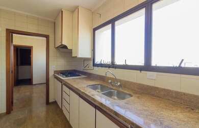 Imagem: O apartamento possui 4 Dormitórios, 4 Banheiros, 3 Vagas na