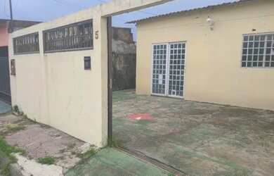 Imagem: A casa possui 2 Dormitórios, 2 Banheiros, 2 Vagas na garagem