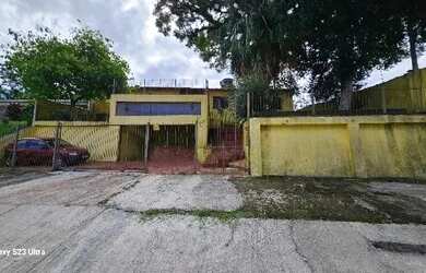 Imagem: A casa possui 3 Dormitórios, 3 Banheiros, 3 Vagas na garagem