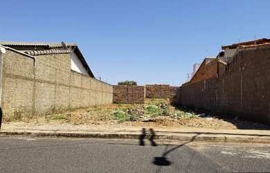 Imagem: O terreno possui 250m² de Área e está localizado em Patrimônio