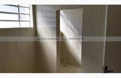 Imagem: O apartamento possui 3 Dormitórios, 1 Banheiro, 1 Vaga na garagem