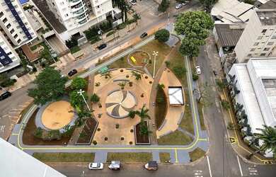 Imagem 8: Porteira fechada lado do Flamboyant com churrasqueira a carvão