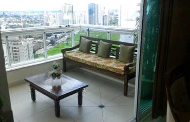 Imagem 7: Porteira fechada lado do Flamboyant com churrasqueira a carvão