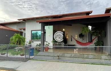 Imagem: A casa em condomínio possui 3 Dormitórios, 3 Banheiros, 250m²