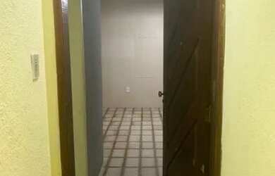 Imagem: A casa possui 2 Dormitórios, 1 Banheiro e está localizado