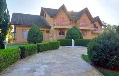 Imagem: A casa em condomínio possui 4 Dormitórios, 1 Banheiro, 5 Vagas