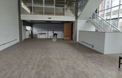 Imagem: O depósito possui 4 Vagas na garagem, 600m² de Área e está