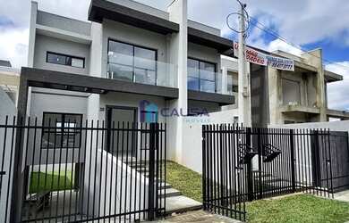 Imagem: A casa possui 3 Dormitórios, 3 Banheiros, 4 Vagas na garagem