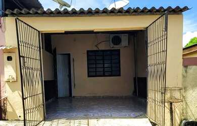 Imagem: A casa possui 2 Dormitórios, 1 Banheiro e 1 Vaga na garagem