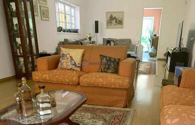 Imagem: A casa possui 4 Dormitórios, 5 Banheiros, 310m² de Área e