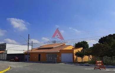 Imagem: A casa possui 4 Dormitórios, 4 Banheiros, 3 Vagas na garagem