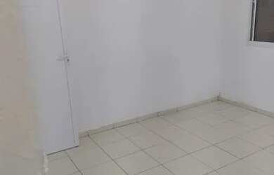 Imagem: A casa em condomínio e possui 2 Dormitórios, Suítes, 1 Banheiro