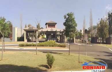 Imagem: A casa possui 4 Dormitórios, 4 Banheiros, 2 Vagas na garagem