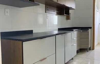 Imagem: O apartamento possui 3 Dormitórios, 1 Banheiro, 1 Vaga na garagem