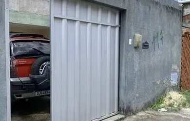 Imagem: A casa possui 3 Dormitórios, 2 Banheiros, 1 Vaga na garagem