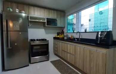 Imagem: A casa possui 4 Dormitórios, 2 Banheiros, 2 Vagas na garagem