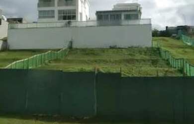 Imagem: O terreno possui 490m² de Área e está localizado em Alphaville
