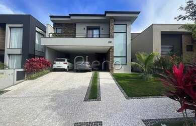 Imagem: A casa em condomínio possui 4 Dormitórios, 2 Banheiros, 4