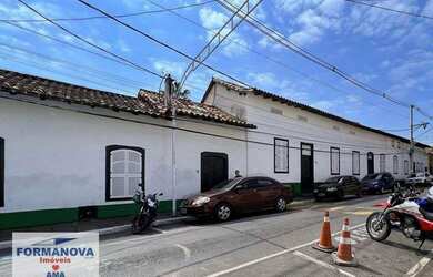 Imagem: A casa possui 5 Dormitórios, 5 Banheiros, 4 Vagas na garagem