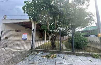 Imagem: A casa possui 2 Dormitórios, 1 Banheiro e 300m² de Área e