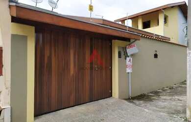 Imagem: A casa possui 3 Dormitórios, 1 Banheiro, 1 Vaga na garagem