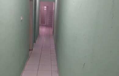 Imagem: A casa possui 2 Dormitórios, 1 Banheiro, Varanda e está localizado