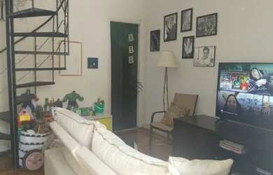 Imagem: A casa possui 5 Dormitórios, 2 Banheiros, 2 Vagas na garagem