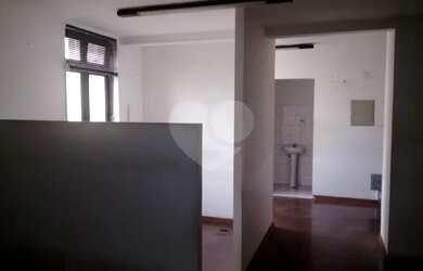 Imagem: O depósito possui 39m² de Área e está localizado em Lapa