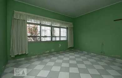 Imagem: A casa possui 3 Dormitórios, 2 Banheiros, 3 Vagas na garagem