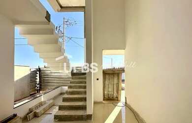 Imagem: A casa possui 3 Dormitórios, 4 Banheiros, 4 Vagas na garagem