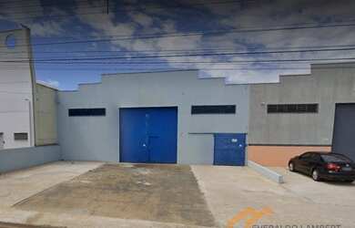 Imagem: O depósito possui 5 Vagas na garagem, 470m² de Área e está