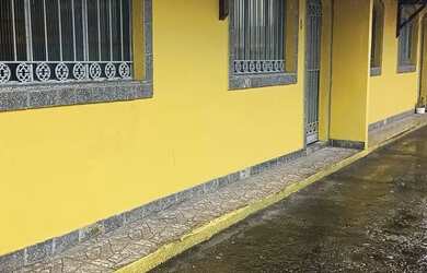 Imagem: A casa possui 1 Dormitório, 1 Banheiro, 1 Vaga na garagem