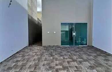 Imagem: A casa possui 2 Dormitórios, 1 Banheiro, 2 Vagas na garagem