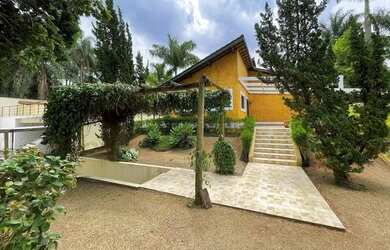 Imagem: A casa em condomínio à venda possui 4 Dormitórios, 5 Banheiros