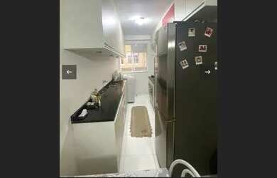 Imagem: O apartamento possui 2 Dormitórios, 1 Banheiro, 1 Vaga na garagem