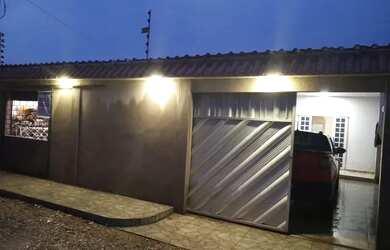 Imagem: A casa possui 2 Dormitórios, 3 Banheiros e 2 Vagas na garagem
