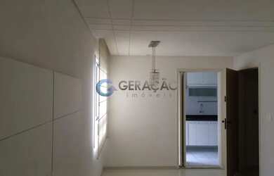 Imagem: O apartamento possui 2 Dormitórios, 1 Banheiro, 2 Vagas na