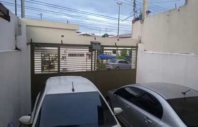 Imagem: A casa possui 4 Dormitórios, 4 Banheiros, 2 Vagas na garagem