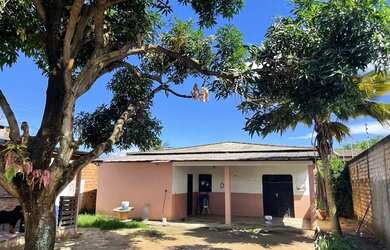 Imagem: A casa possui 3 Dormitórios, 3 Banheiros e está localizado