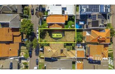 Imagem: O terreno possui 250m² de Área e está localizado em Pinheirinho