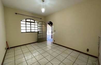 Imagem 6: Casa à venda em Campolide com 3 dormitórios sendo 1 suíte