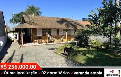 Imagem: A casa possui 2 Dormitórios, 1 Banheiro, 3 Vagas na garagem