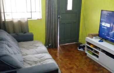 Imagem: A casa possui 2 Dormitórios, 1 Banheiro, 1 Vaga na garagem