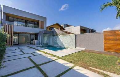 Imagem: A casa em condomínio possui 4 Dormitórios, 5 Banheiros, 4