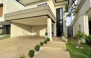 Imagem: A casa em condomínio possui 4 Dormitórios, 5 Banheiros, 2