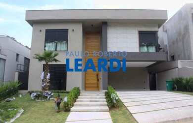 Imagem: A casa em condomínio possui 4 Dormitórios, 2 Banheiros, 2