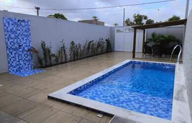 Imagem: A casa possui 3 Dormitórios, 4 Banheiros, 2 Vagas na garagem